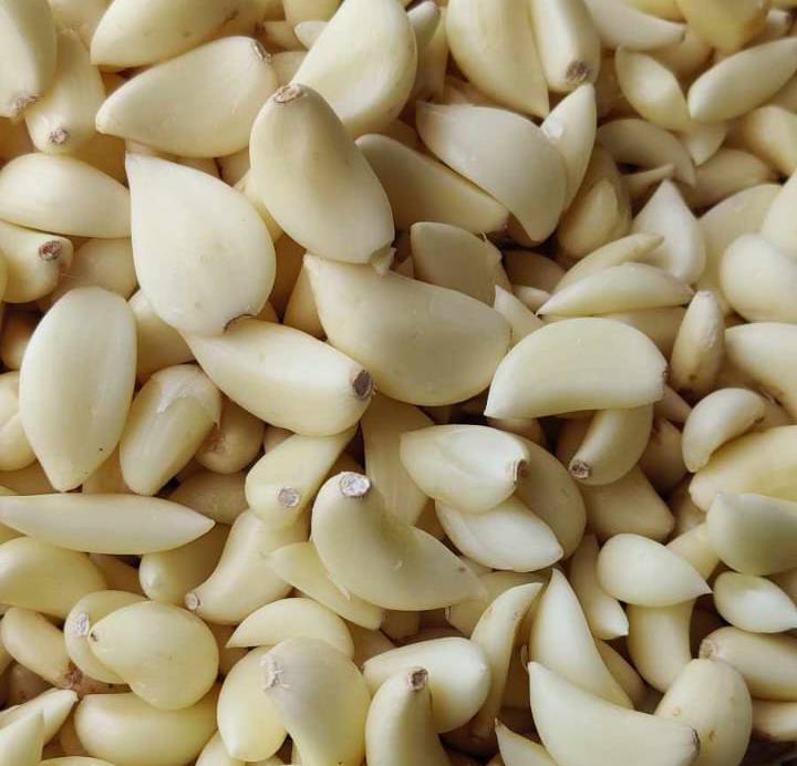 Machine peeled garlic cloves by UDS Flavours